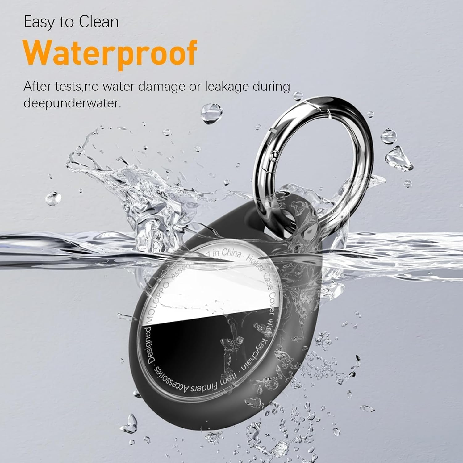Schwarzer Schlüsselanhänger-Finder im Wasser, mit Spritzern. Wasserdicht.