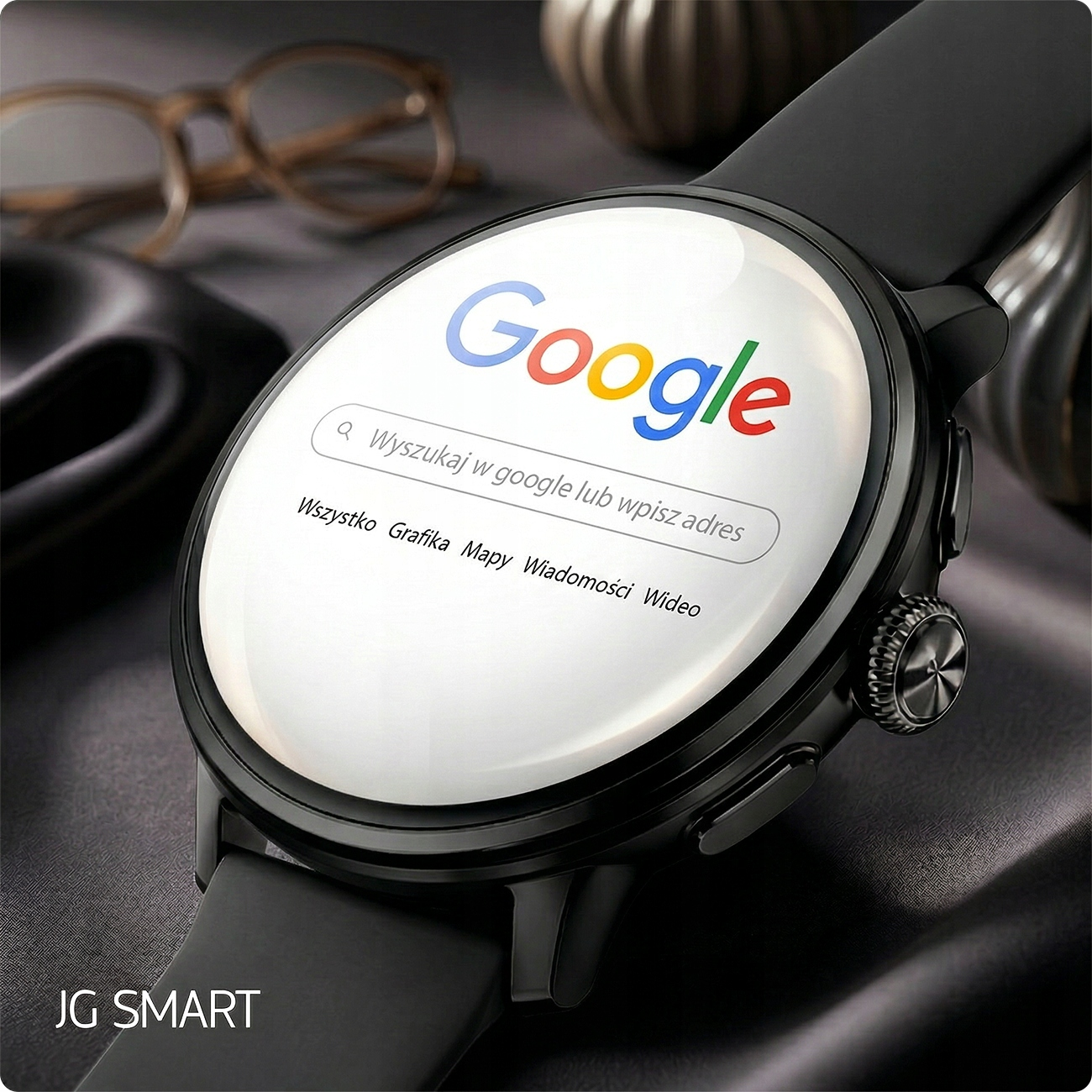 Czarny smartwatch wyświetla wyszukiwarkę Google. W tle okulary.