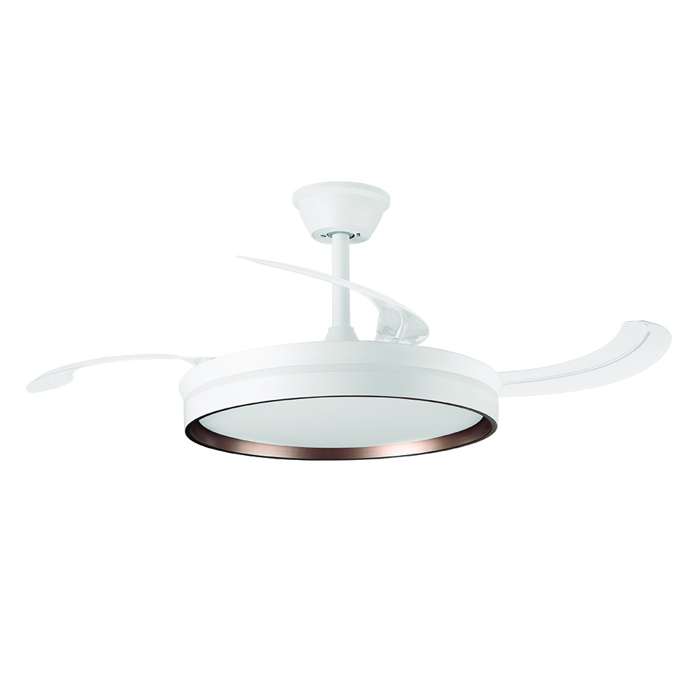 Un ventilador de techo blanco con aspas retráctiles y anillo de cobre.