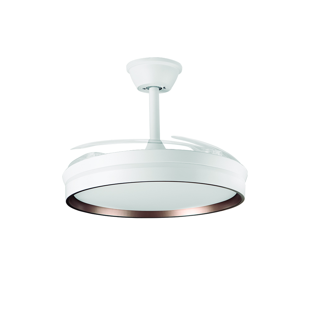 Un moderno ventilador de techo blanco con borde de cobre y luz integrada.