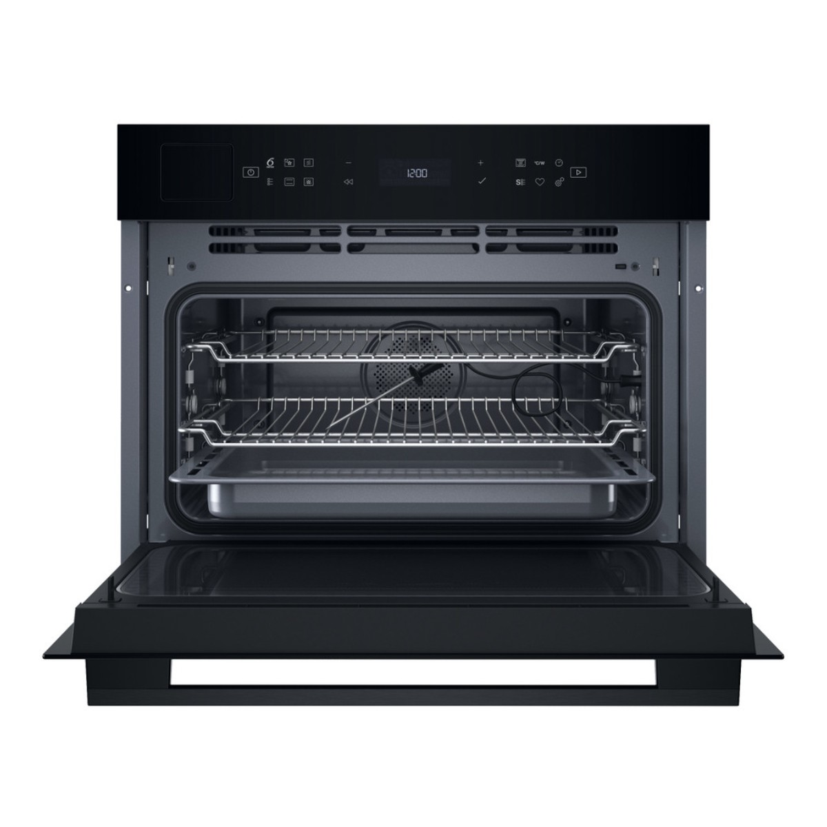 Un horno empotrado negro abierto con dos rejillas, una bandeja y pantalla digital.