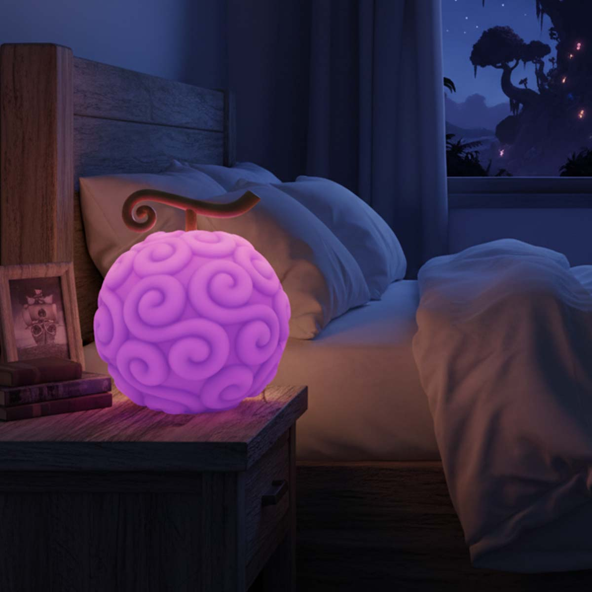 Una lampada viola a forma di cervello su un comodino accanto a un letto, con vista su un paesaggio fantasy notturno.