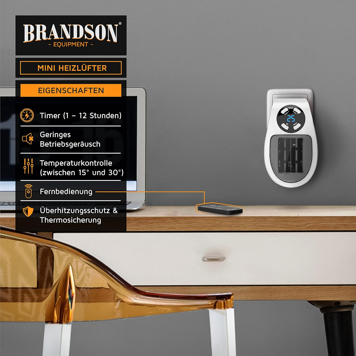 Ein weißer Heizlüfter von Brandson ist in eine Steckdose gesteckt. Er hat ein Display mit 25°C.