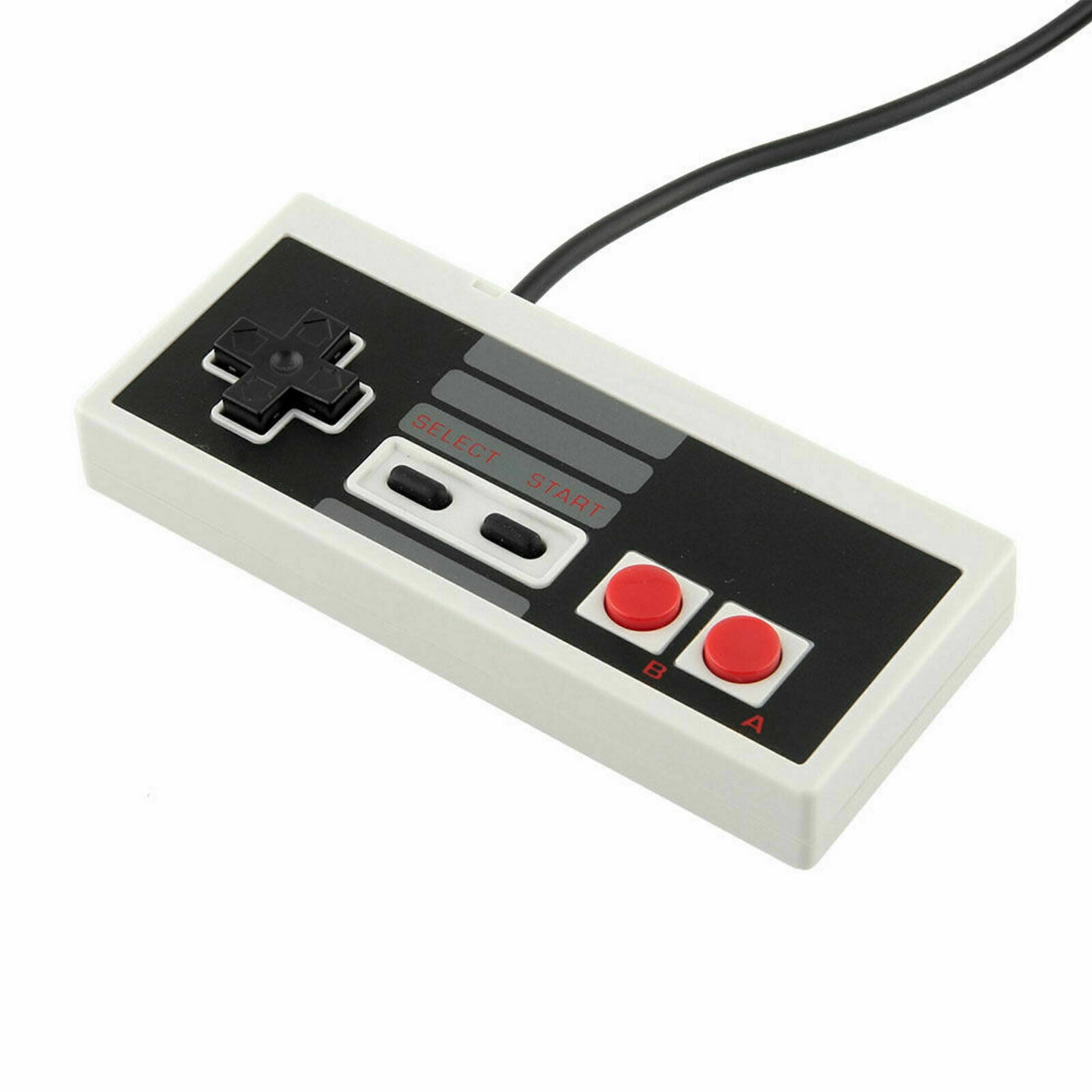 Ein weiß-schwarzer NES-Controller mit schwarzem Kabel vor weißem Hintergrund.
