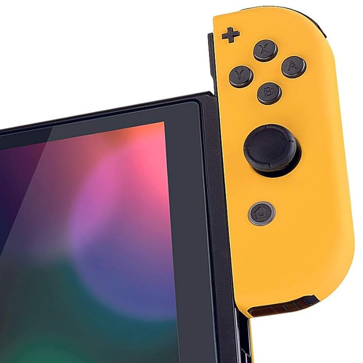 Nahaufnahme eines gelben Nintendo Switch Joy-Con Controllers, der an einem Konsolenbildschirm befestigt ist.