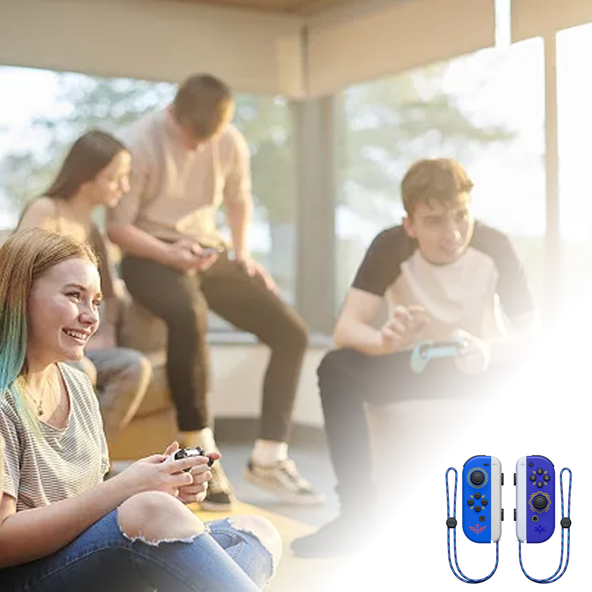 Freunde spielen Videospiele drinnen. Blaue und weiße Controller liegen auf dem Boden.