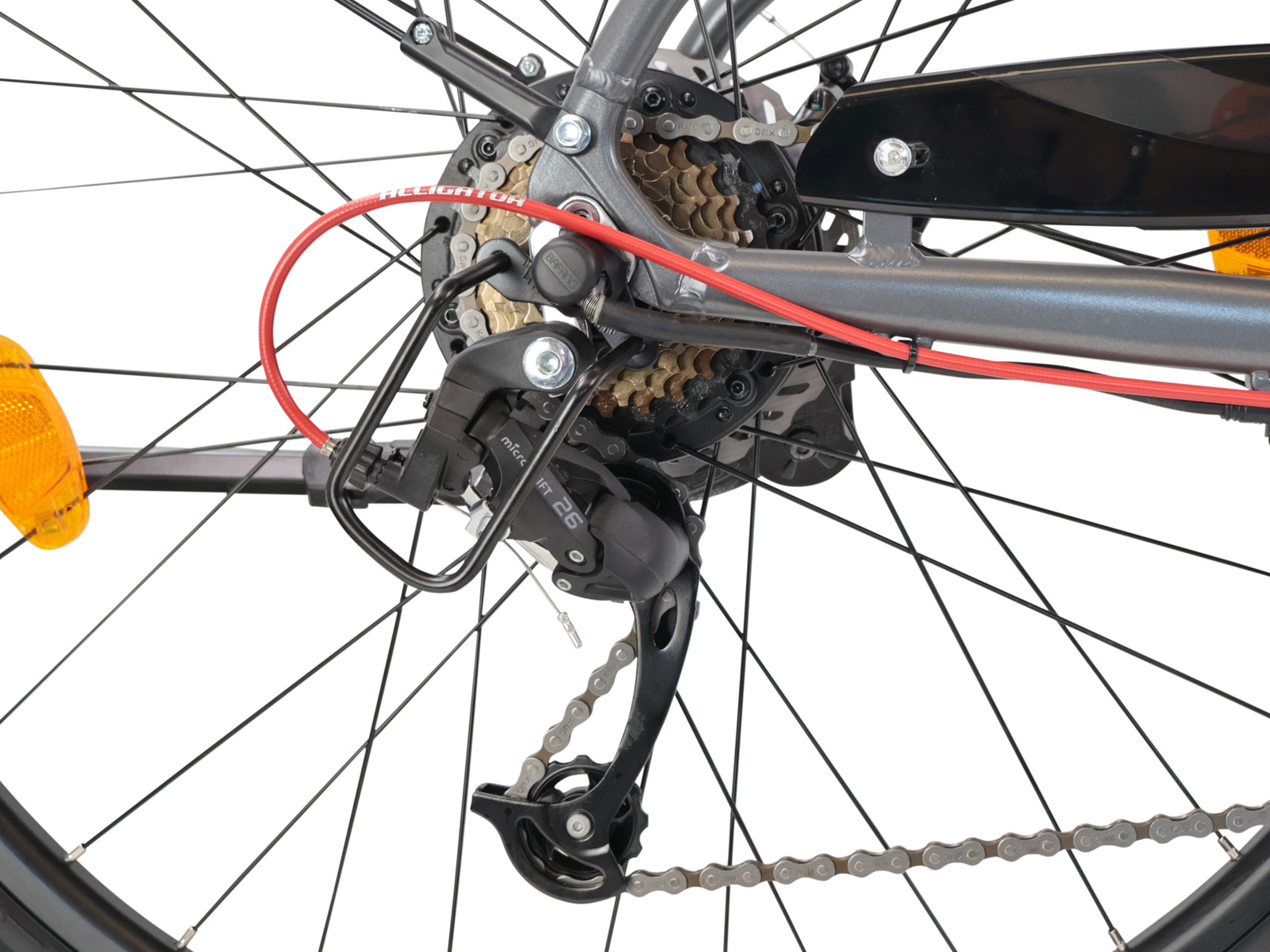 Nahaufnahme des Fahrradschaltwerks mit Kette und Zahnrädern.