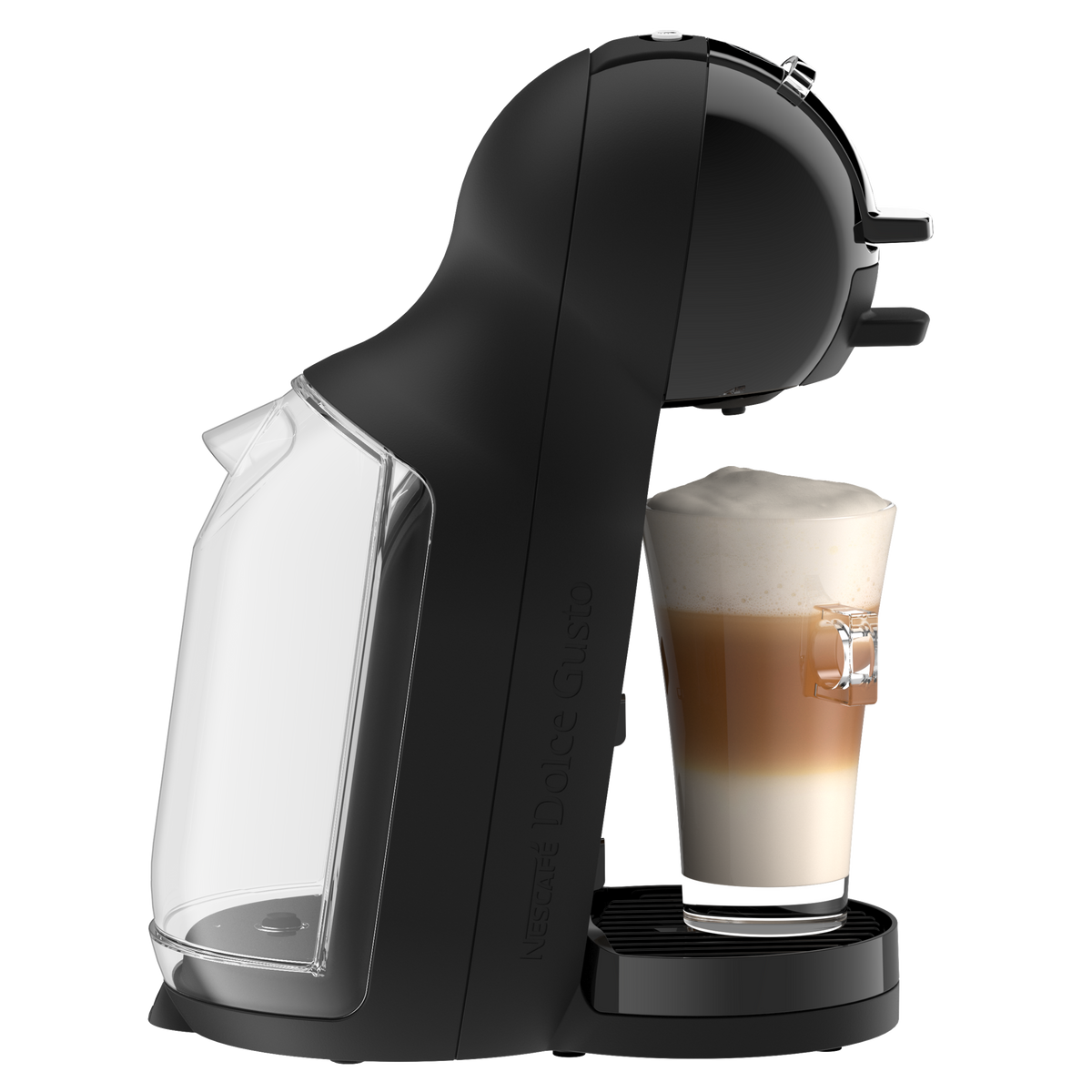 Schwarze Kaffeemaschine mit klarem Wassertank und Glas Latte Macchiato.