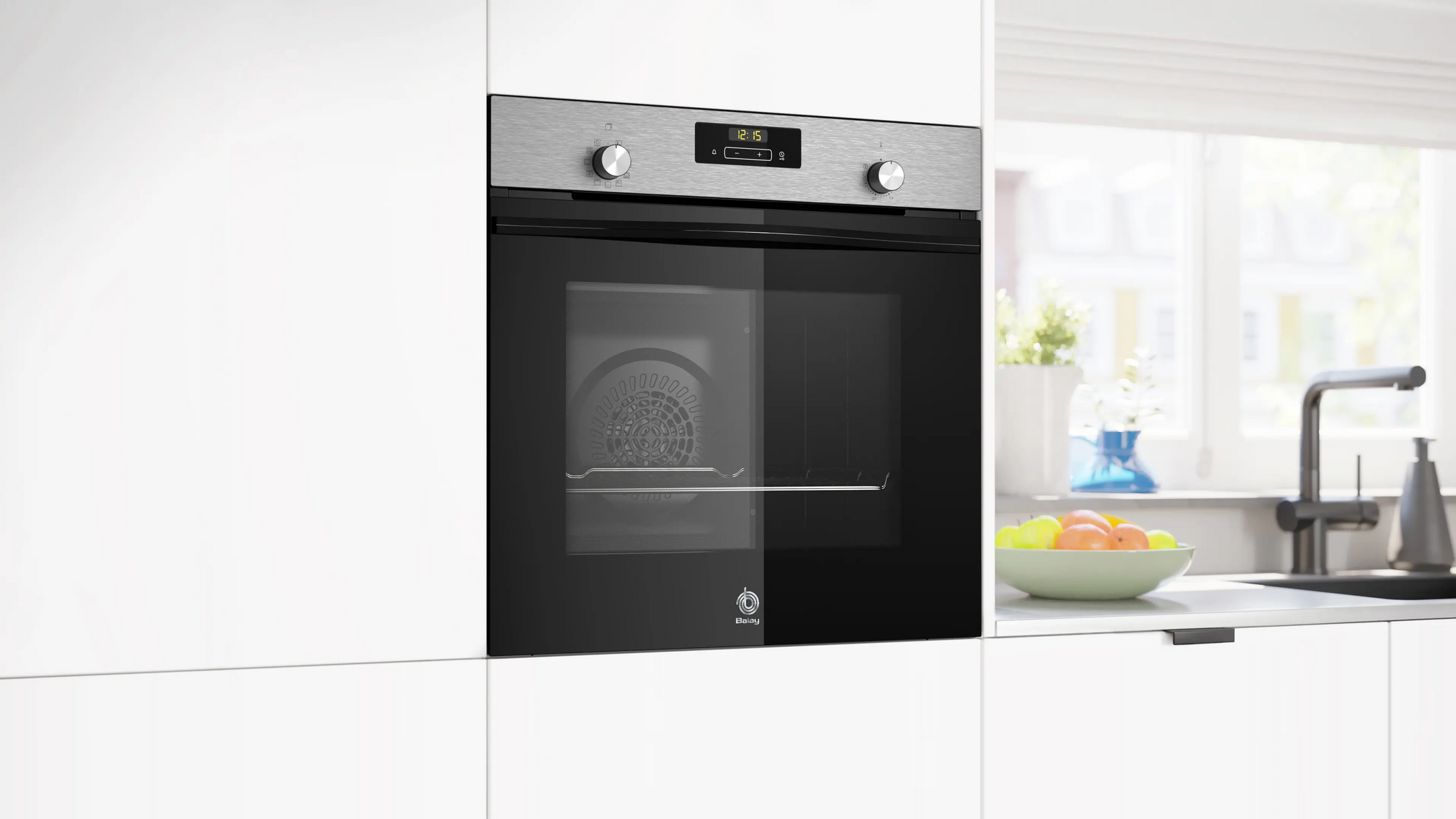 Forno da incasso moderno in acciaio inox e vetro con display digitale e manopole.