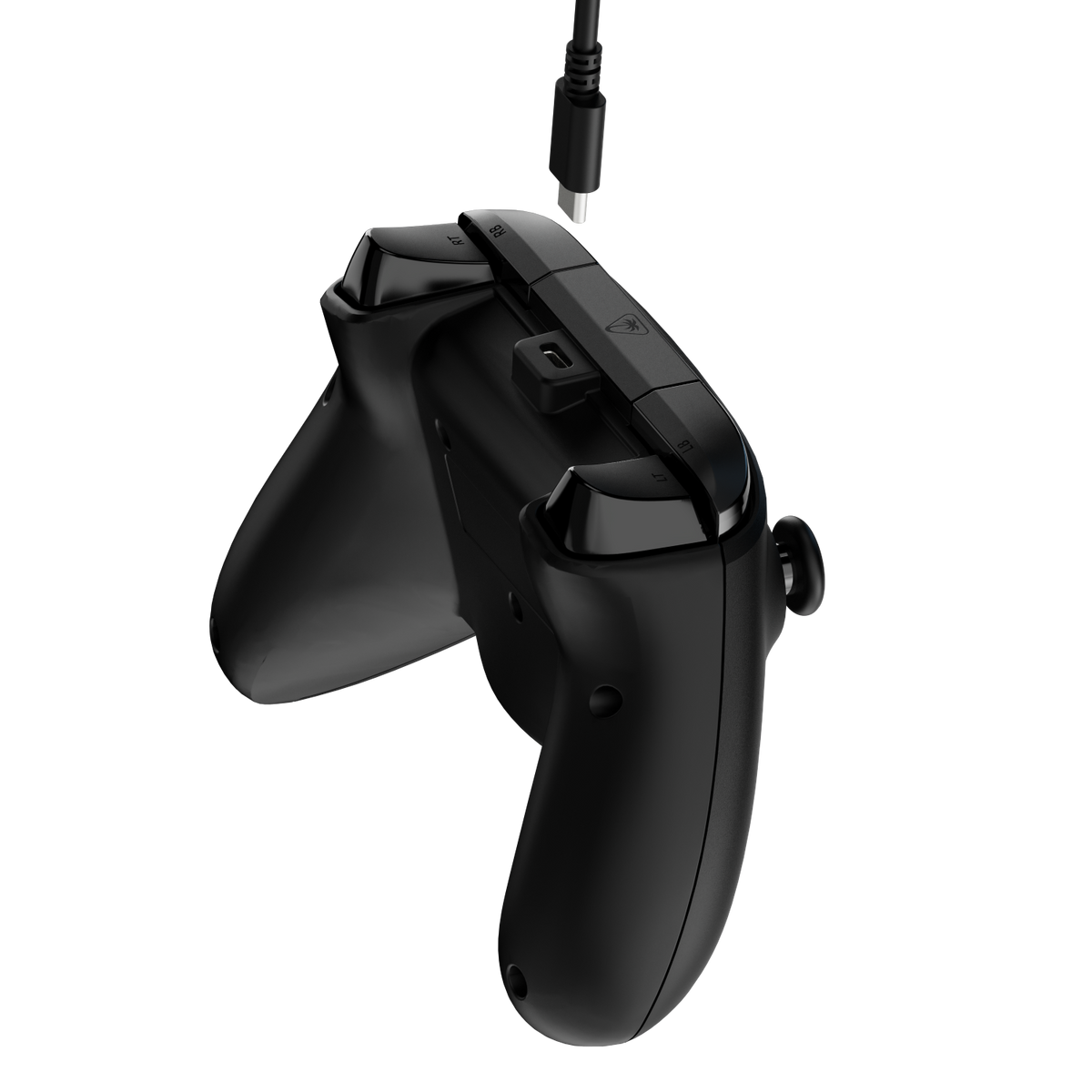 Ein schwarzer Gamecontroller, der an ein USB-C-Kabel angeschlossen wird.