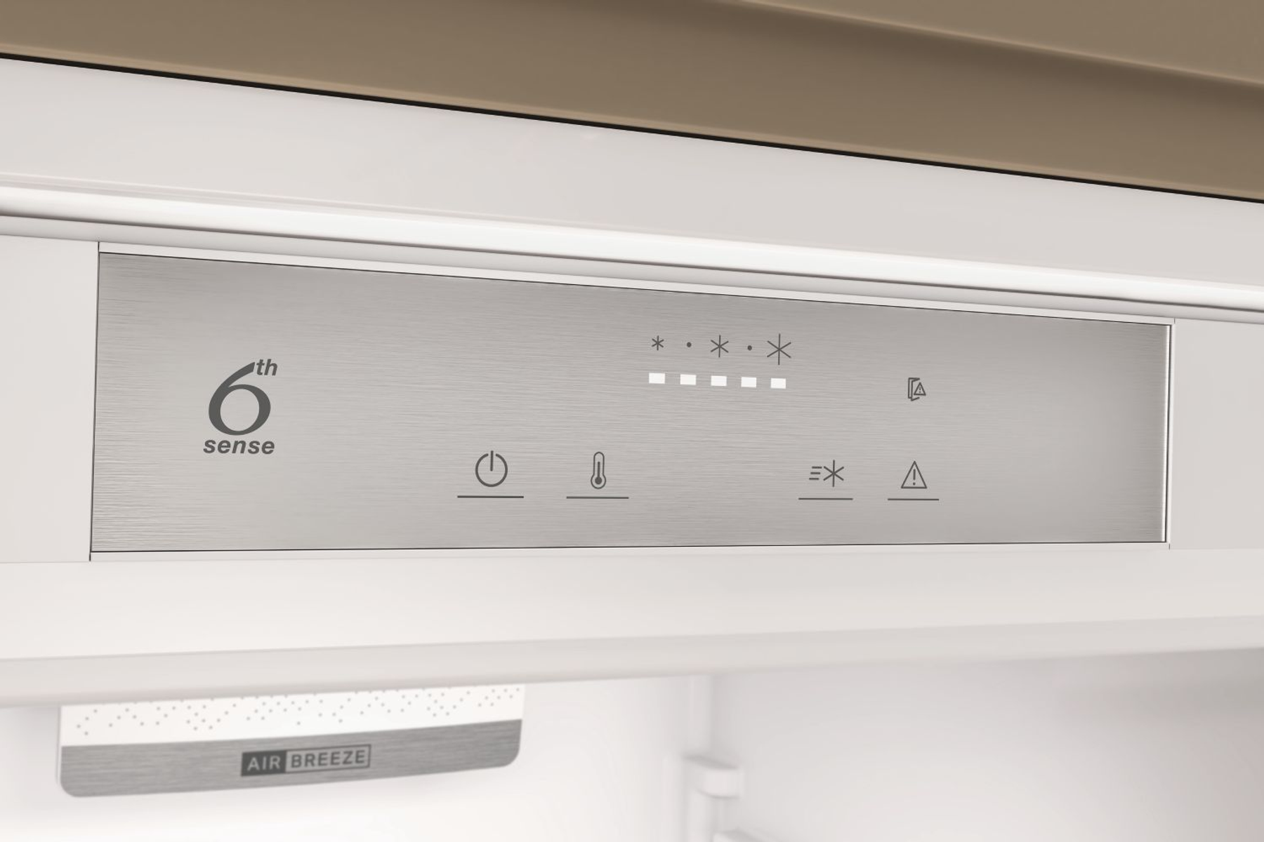 Panel de control con logo 6th sense, iconos de encendido, temperatura y copo de nieve.