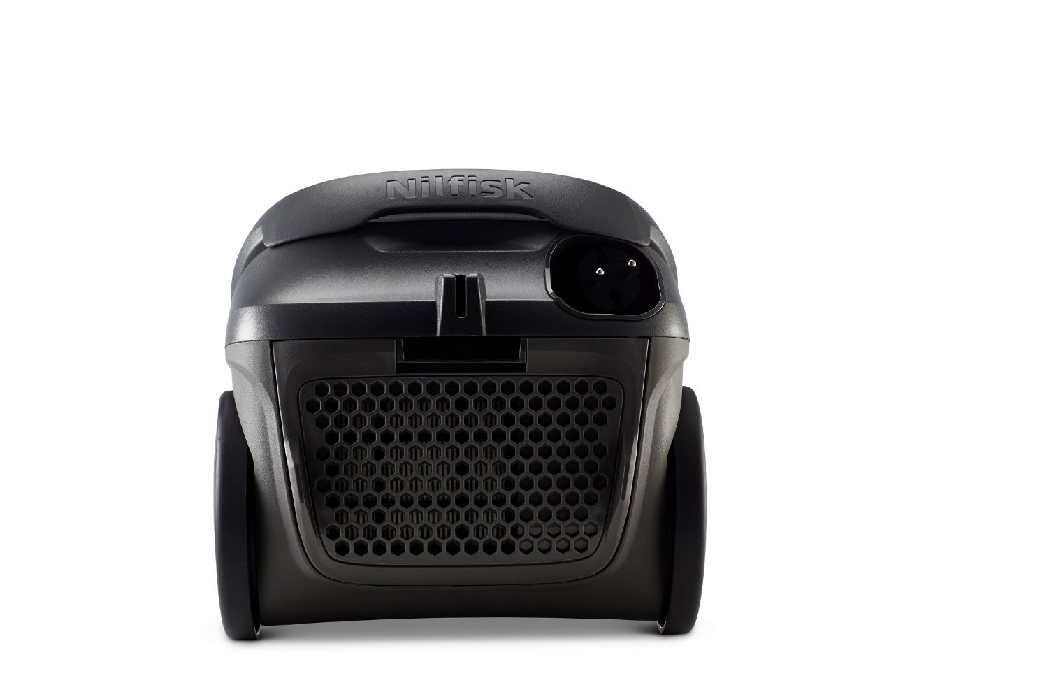 Un aspirateur Nilfisk noir avec roues, vue de face. Prise électrique sur le dessus.