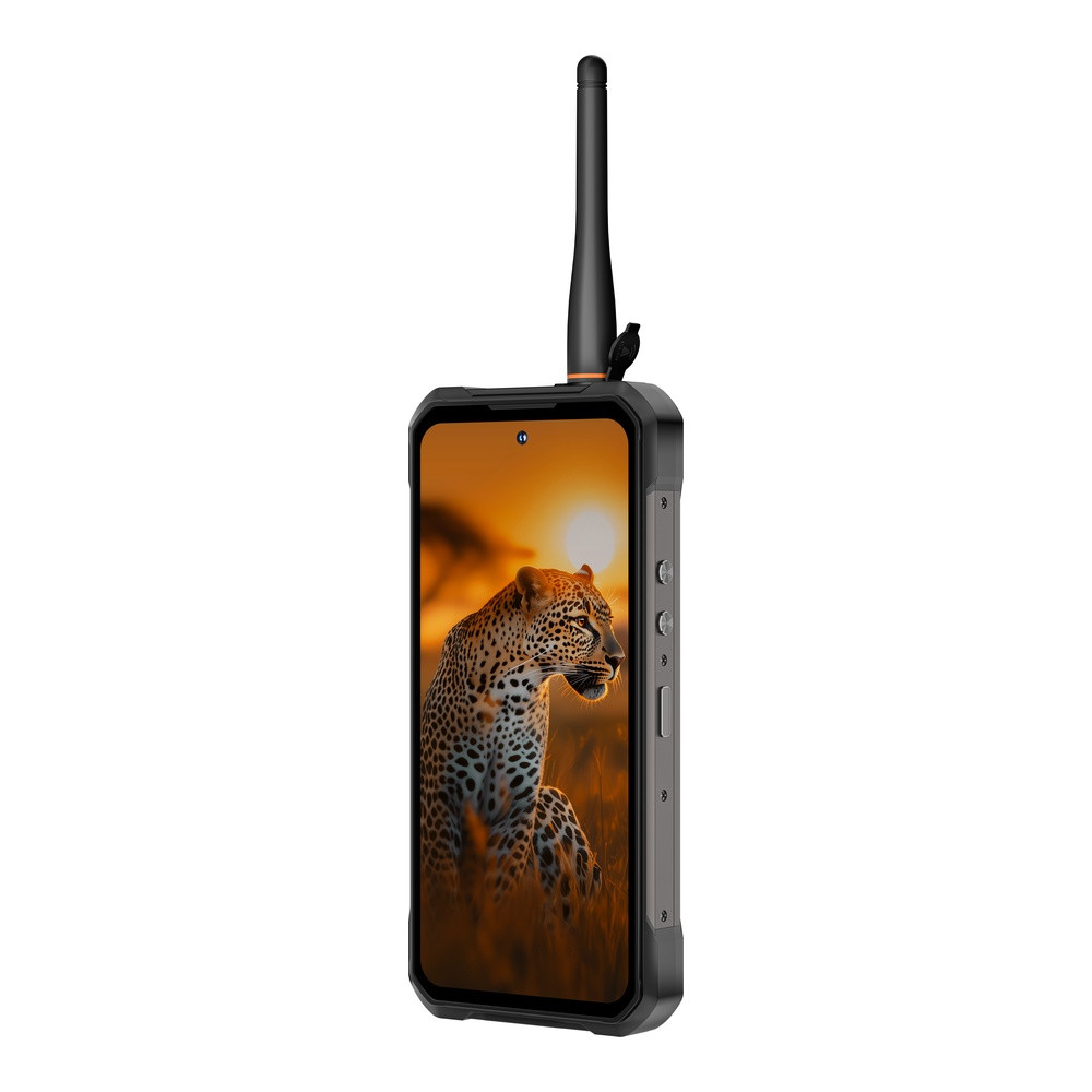 Un telefono con antenna mostra un leopardo al tramonto sul suo schermo.