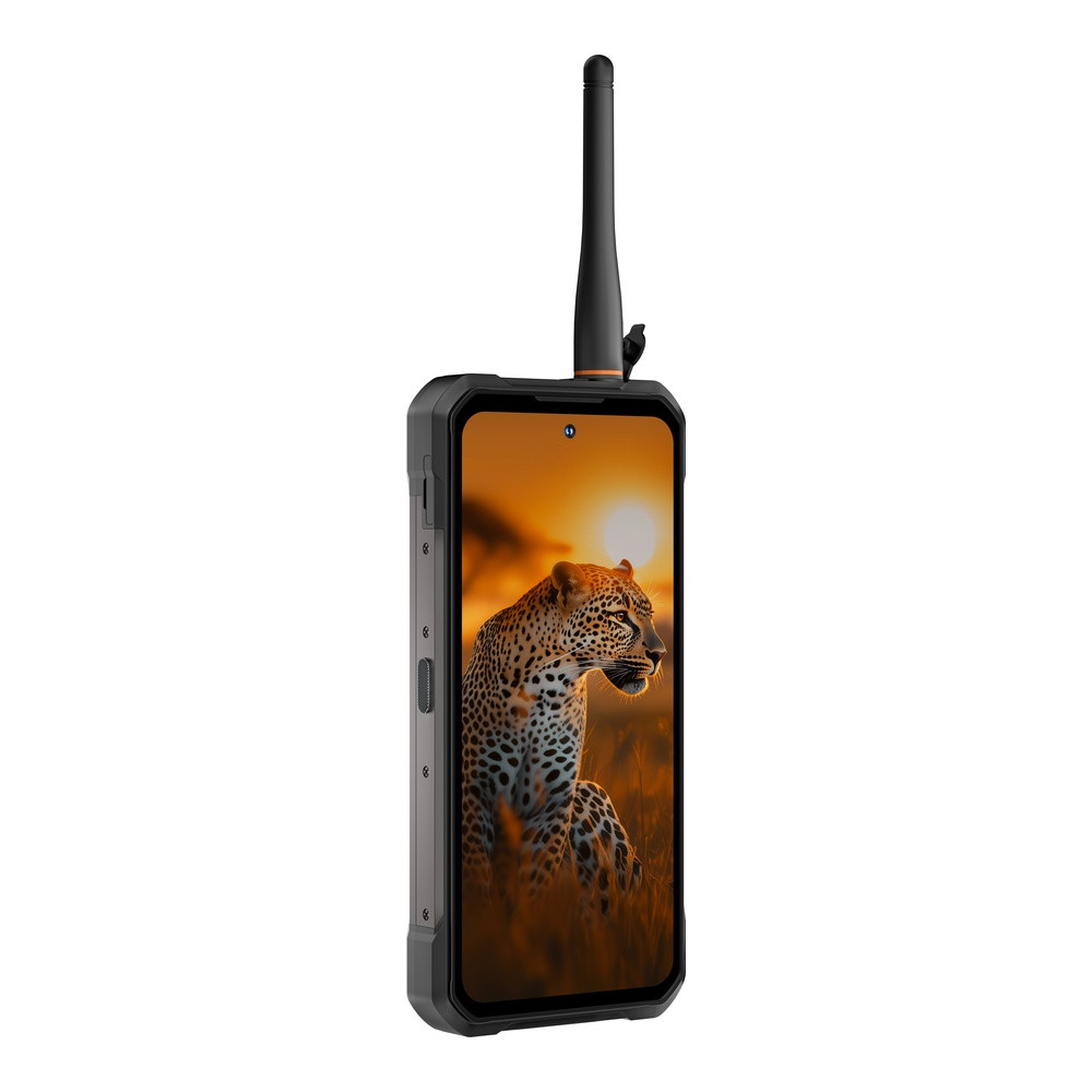 Uno smartphone robusto nero con antenna mostra un leopardo nell'erba alta al tramonto.