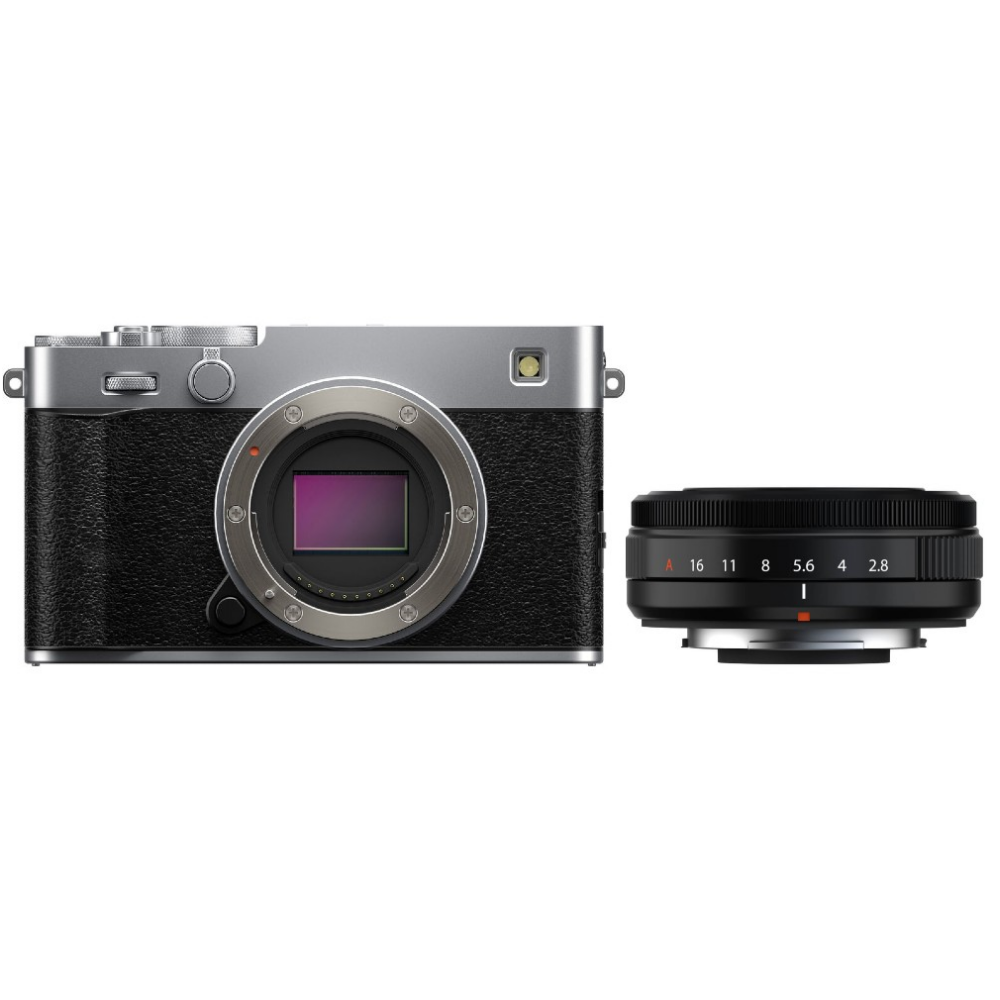 Een zilveren en zwarte camera met een lens ernaast.