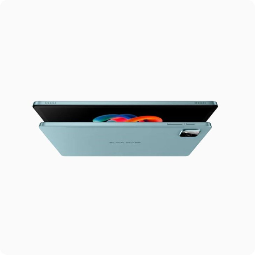 Un tablet azzurro mostra un design astratto colorato sullo schermo su sfondo bianco.