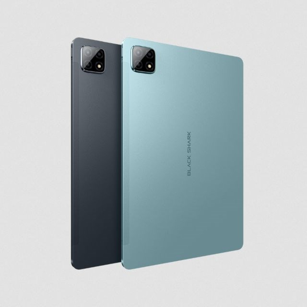 Due tablet, uno azzurro, uno grigio scuro, uno accanto all'altro su sfondo grigio.
