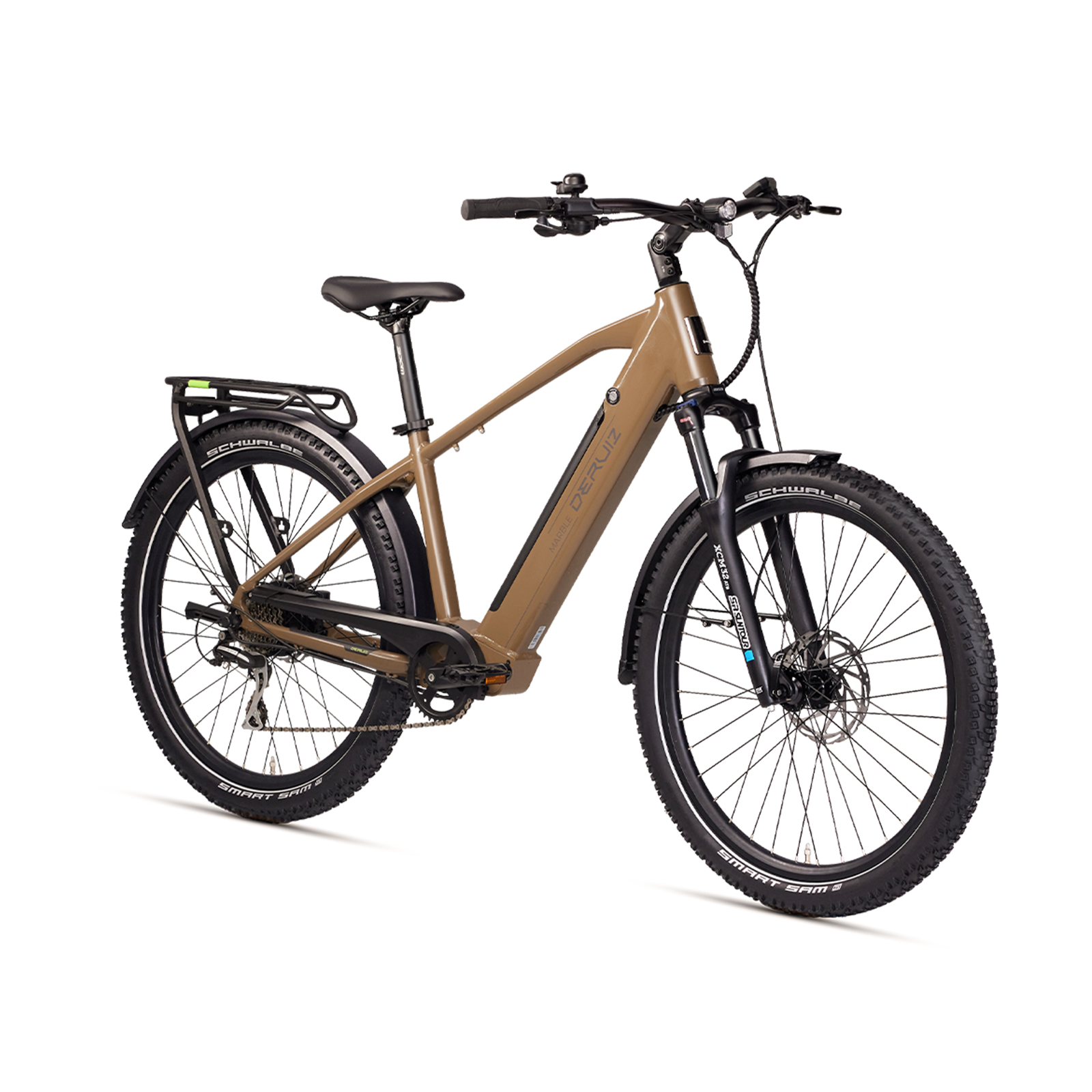 Ein braunes E-Bike mit Gepäckträger, Schutzblechen und dicken Reifen.