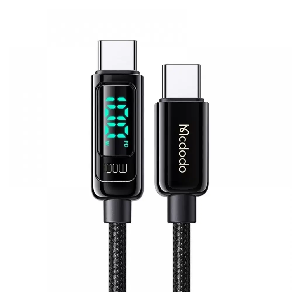 100W güç gösteren dijital ekranlı siyah USB-C kablosu.
