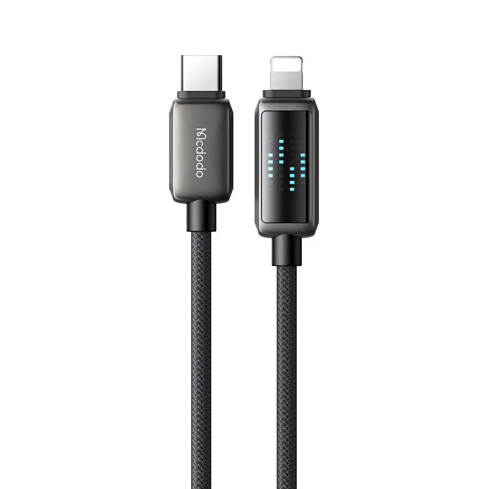 USB-C ve Lightning konektörlü şarj kablosu, siyah örgülü kablo.
