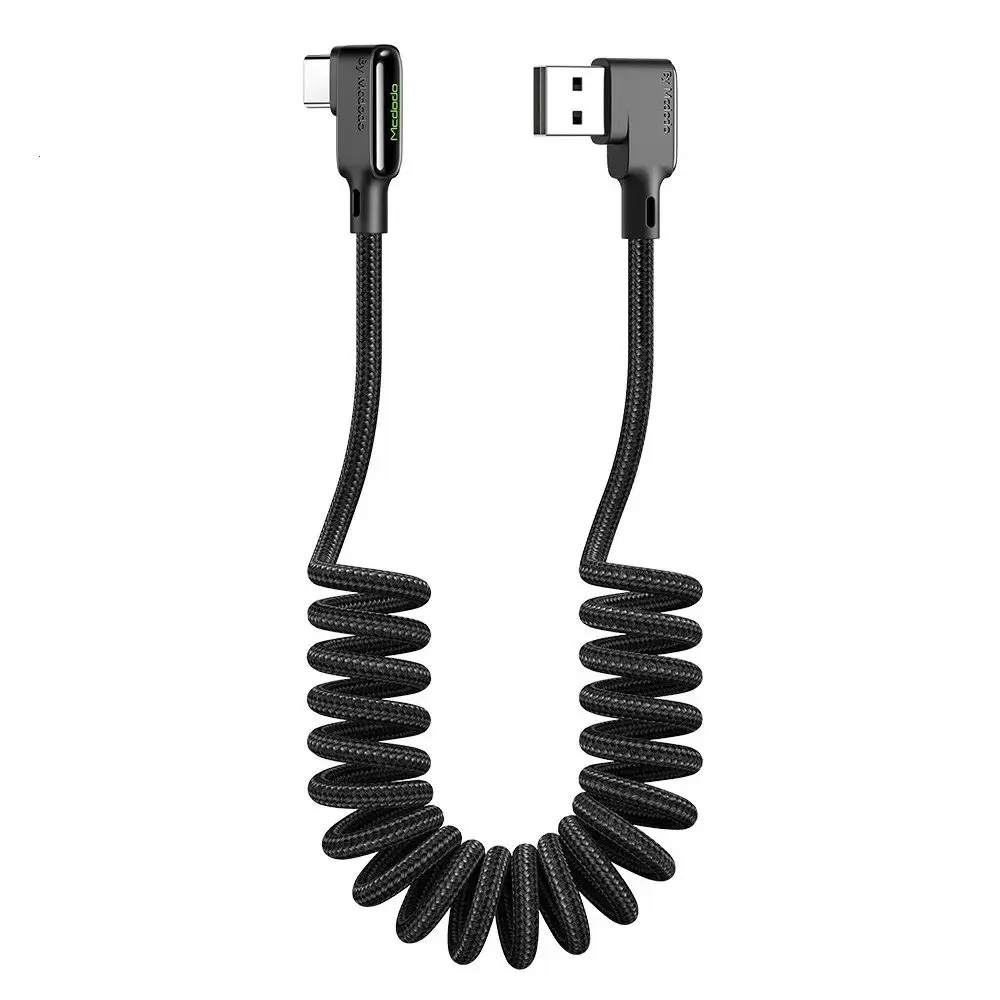 Schwarzes Spiralkabel mit USB-A und USB-C Anschlüssen, 90-Grad-Winkel.