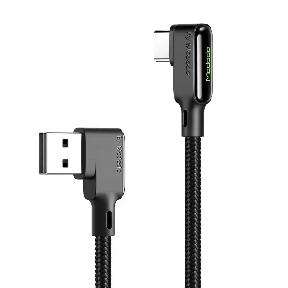 Zwei schwarze McDoDo-Kabel mit 90-Grad-Anschlüssen, USB-A und USB-C.