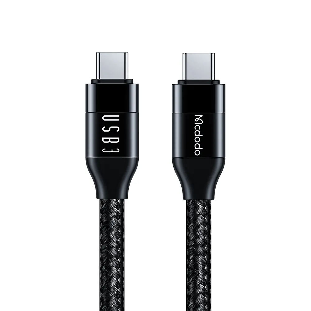 Gümüş konektörlü, örgülü siyah iki USB-C kablosu.