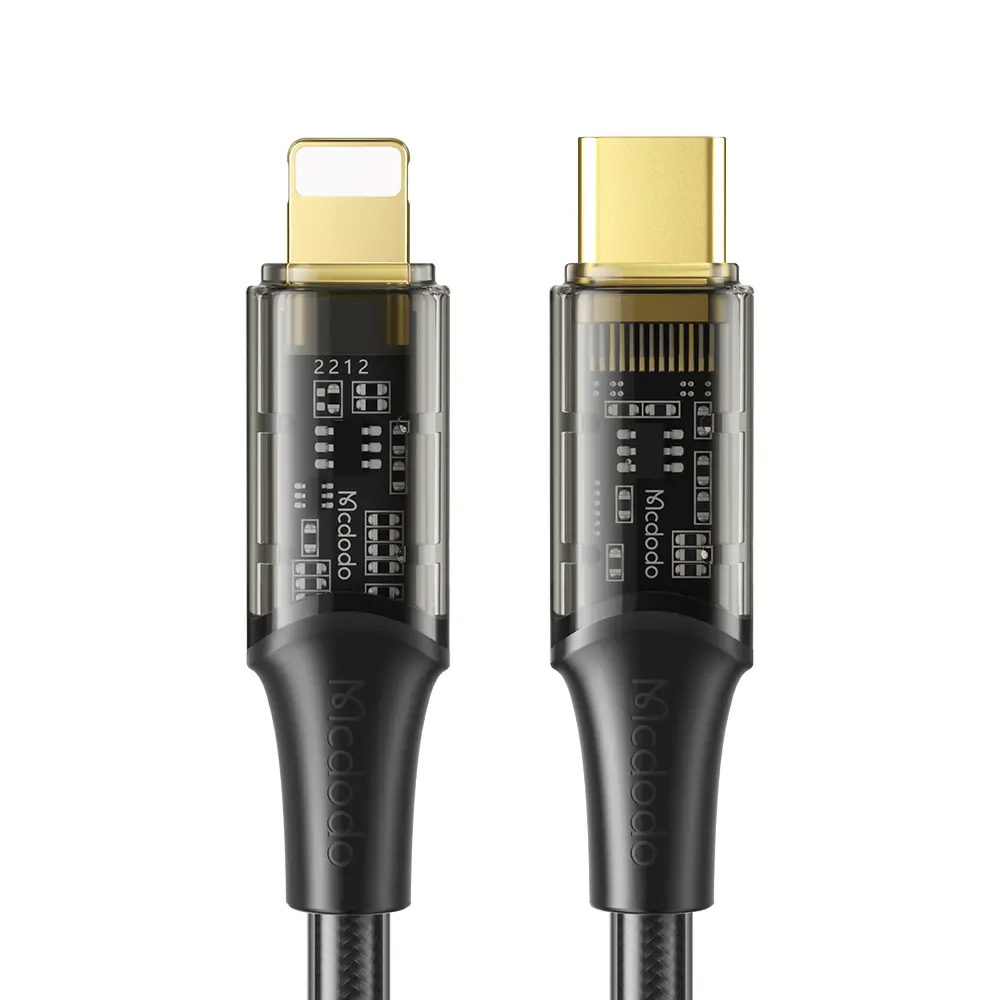 Altın konektörlü iki şarj kablosu: biri Lightning, biri USB-C, beyaz arka plan üzerinde.