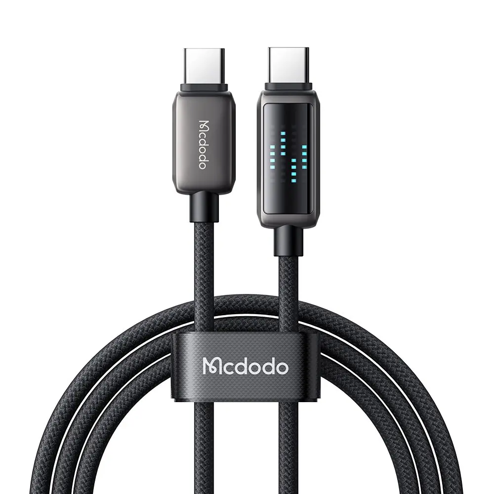 McDodo logolu ve mavi ışıklı iki siyah USB-C kablosu.