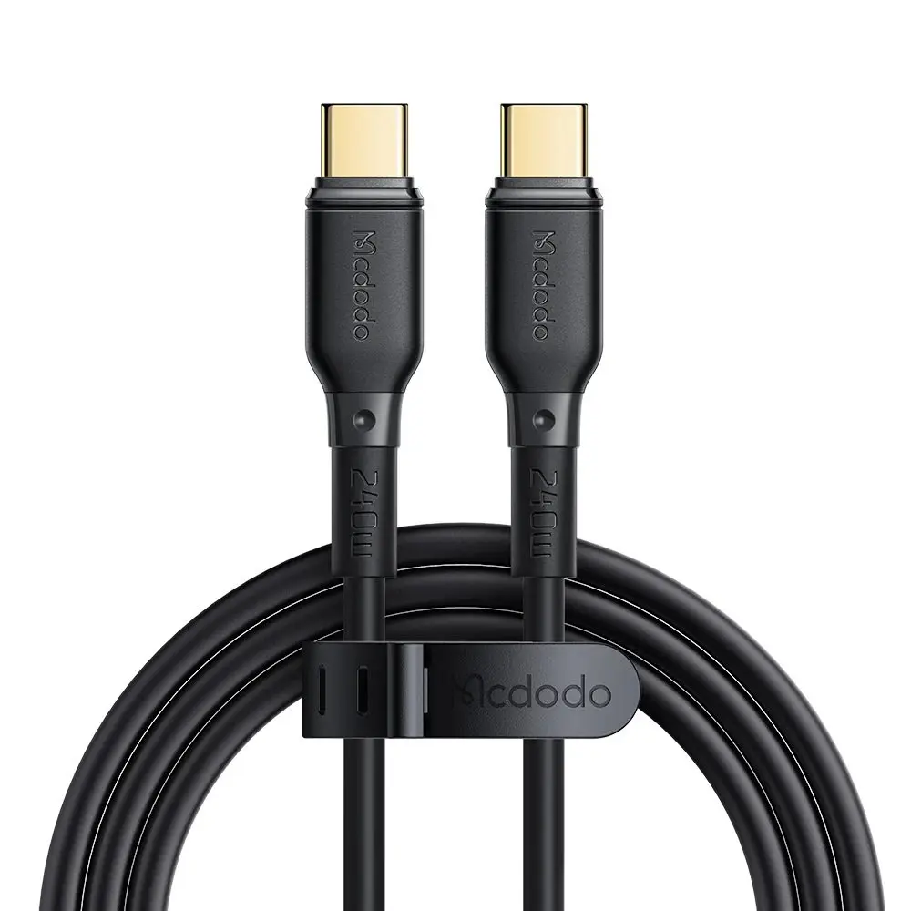 Altın konektörlü iki siyah Mcdodo USB-C kablosu, düzgünce sarılmış.