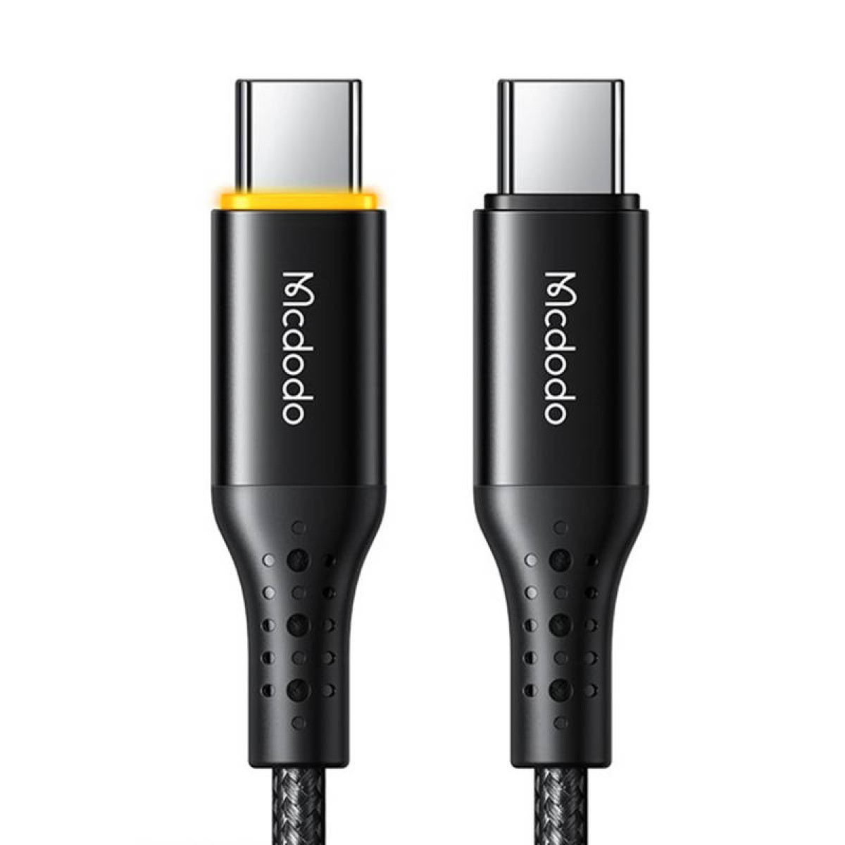 Arkada sarı ışıklı, beyaz zeminde iki siyah USB-C kablosu.