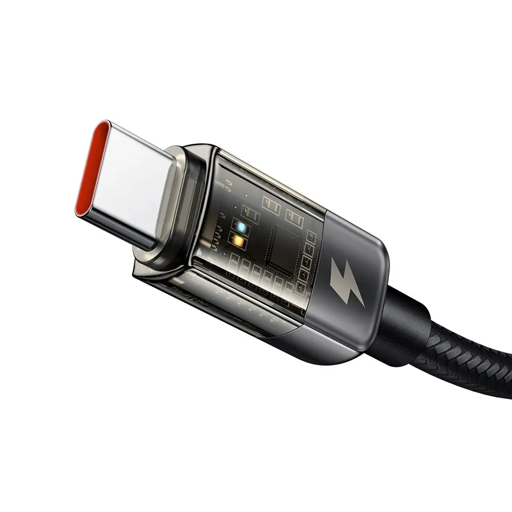 Devreleri gösteren şeffaf gövdeli, kırmızı içli bir USB-C konektörü.