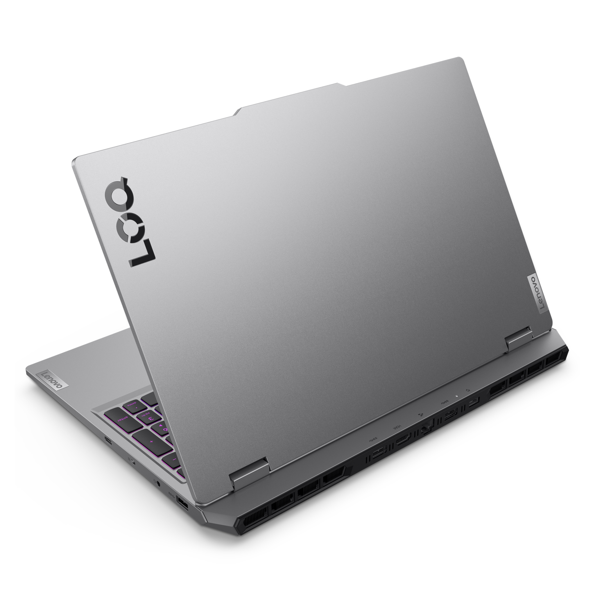 Arkadan aydınlatmalı klavyeli ve havalandırma delikli gümüş rengi laptop.