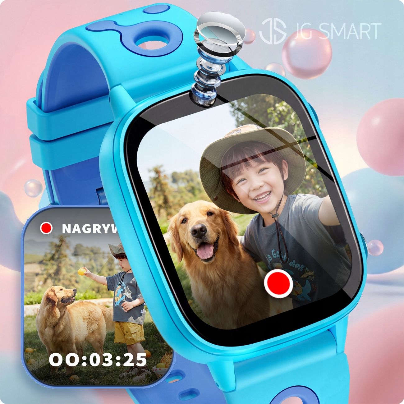 Niebieski smartwatch z dwoma ekranami: chłopiec z psem i chłopiec rzuca psu piłkę.