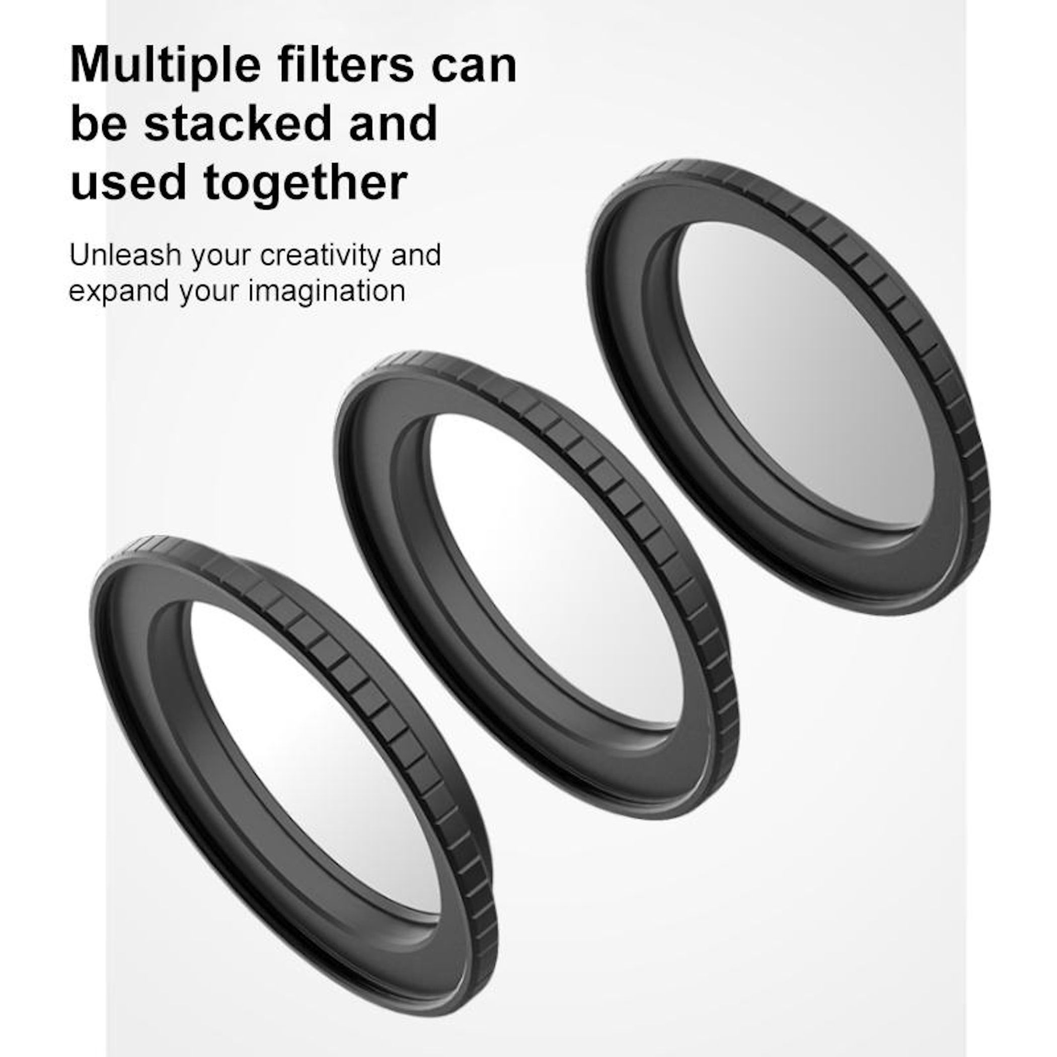 Tre anelli filtro fotocamera neri affiancati su sfondo chiaro.