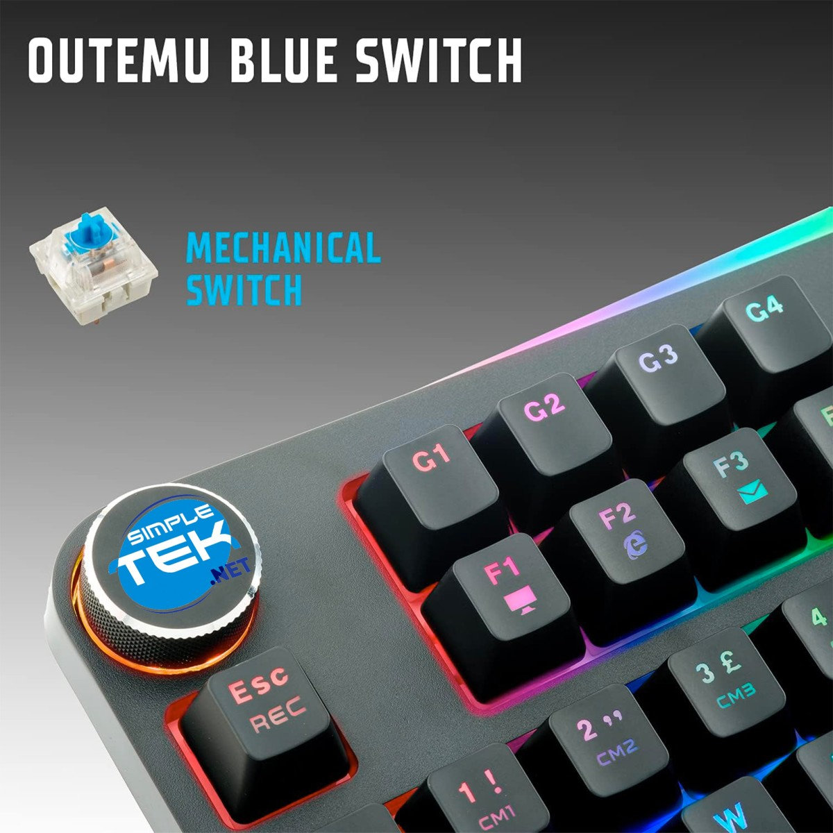 Primo piano di una tastiera meccanica con switch blu e illuminazione RGB.