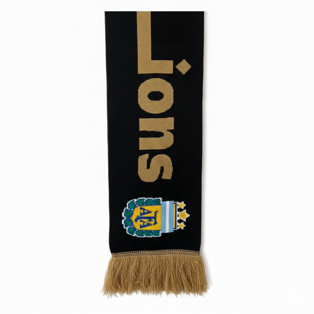 Ein schwarzer Schal mit goldenen Buchstaben „Lions“ und dem Emblem der AFA.