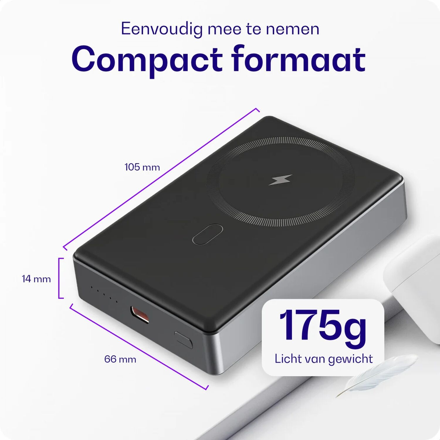 Zwart rechthoekig apparaat, mogelijk oplader of powerbank, 105x66x14mm.