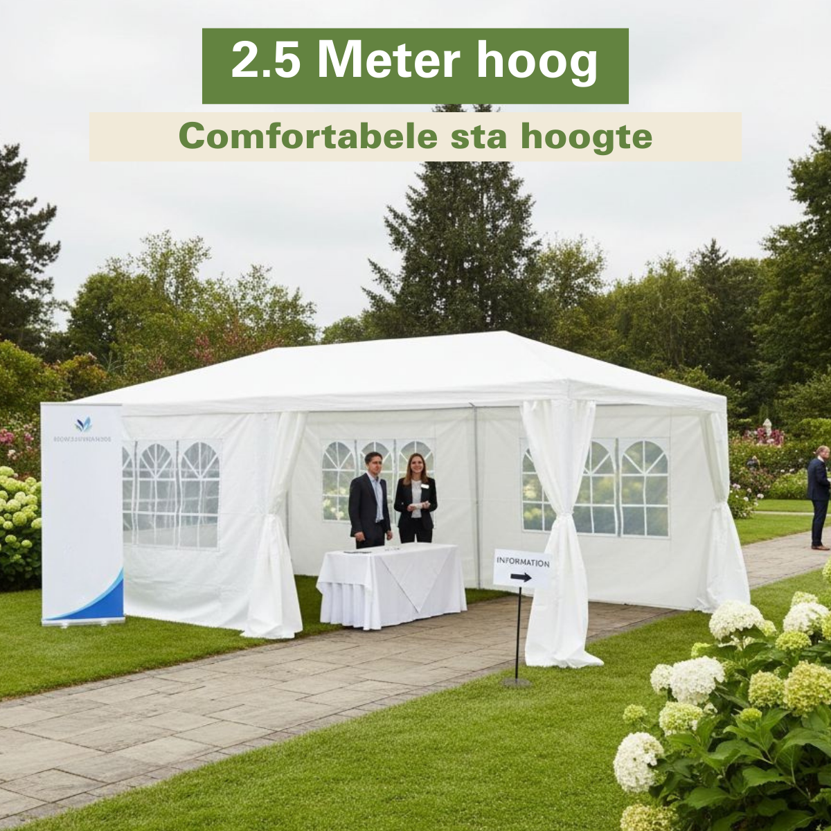 Een witte tent met ramen staat op een groen gazon. Twee mensen staan erachter.