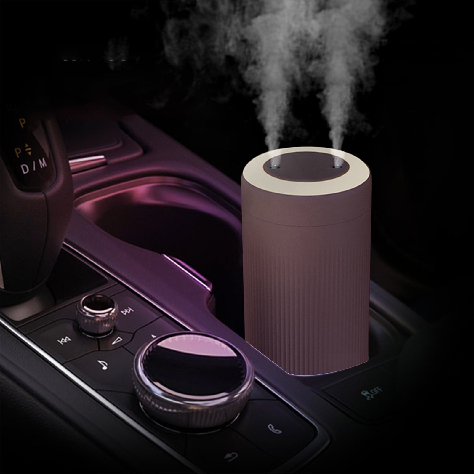 Mittelkonsole eines Autos mit einem Luftbefeuchter, der Nebel abgibt.