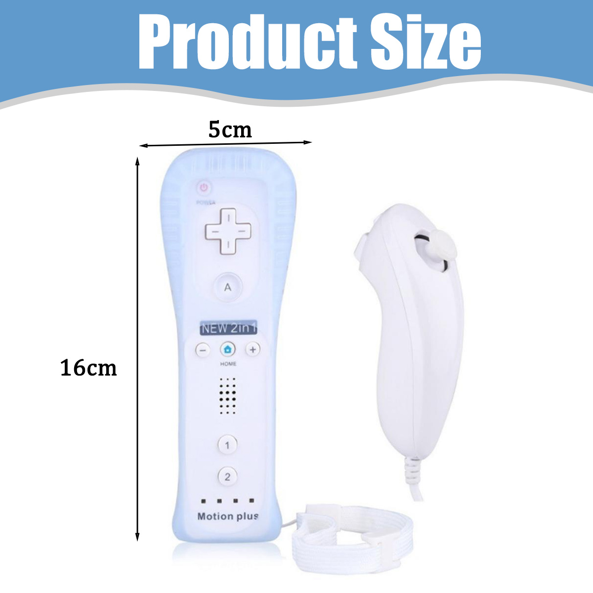 Zwei weiße Wii-Controller, einer mit blauer Silikonhülle, neben einer Handschlaufe.