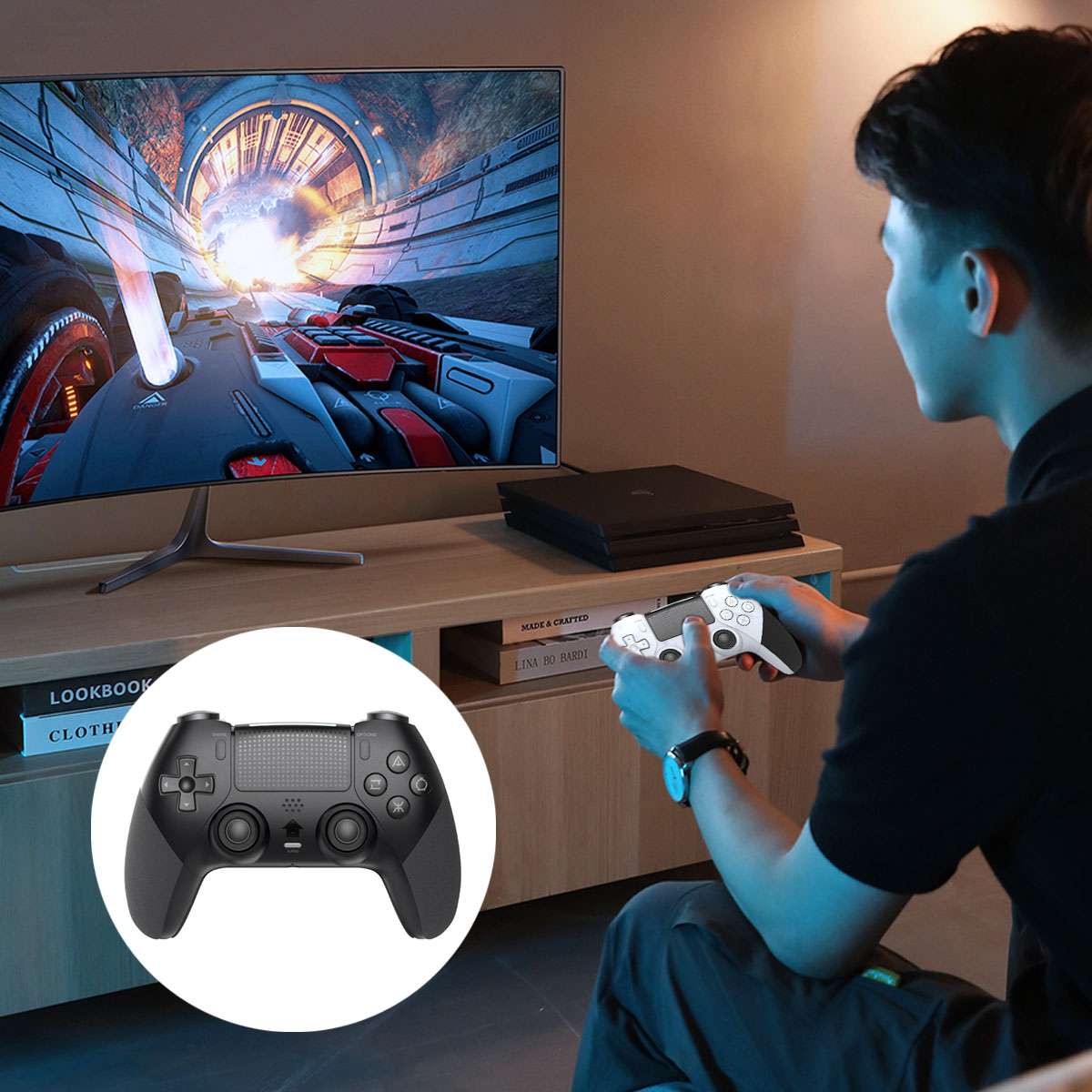 Mann spielt Videospiel mit Controller vor dem Fernseher.