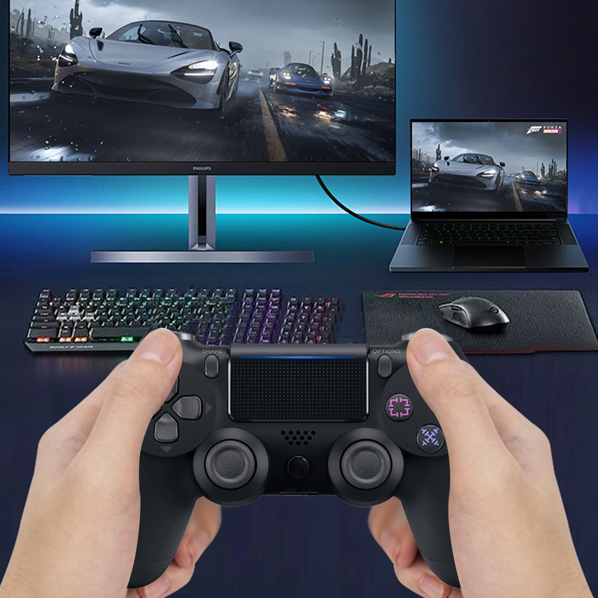 Eine Hand hält einen schwarzen Controller, der an einen Gaming-PC mit Tastatur und Maus angeschlossen ist.
