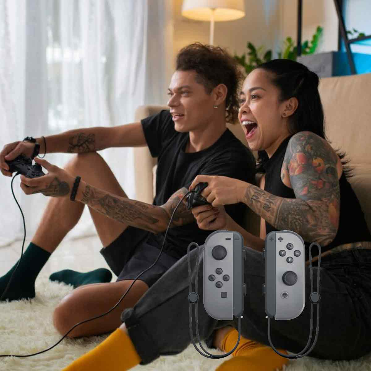Ein Mann und eine Frau spielen Videospiele mit Controllern auf einem Teppich.