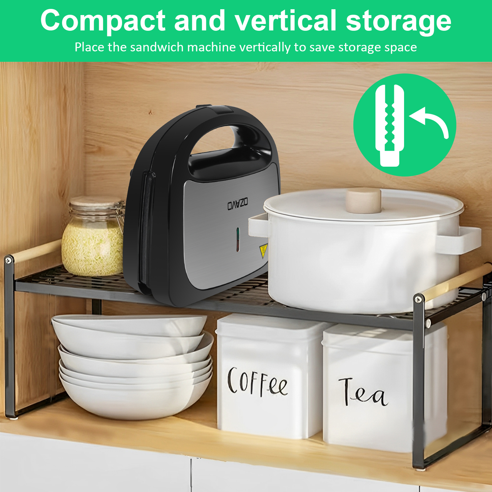 Sandwichtoaster, Topf, Gläser und Schüsseln auf Regalen im Schrank. Vertikale Lagerung.