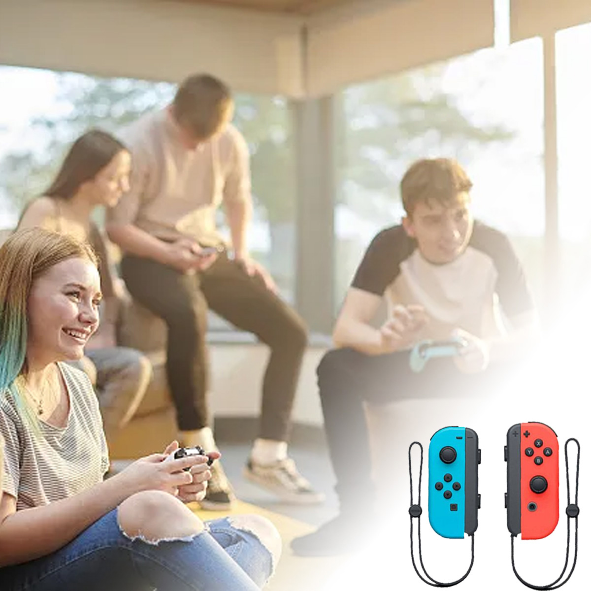 Freunde spielen Videospiele im Freien mit Joy-Con-Controllern.