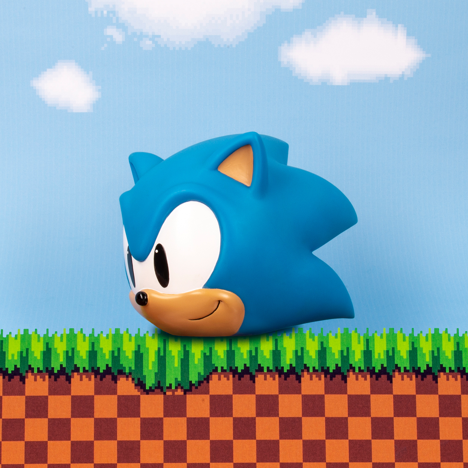Sonic the Hedgehog's head on a pixelated background.