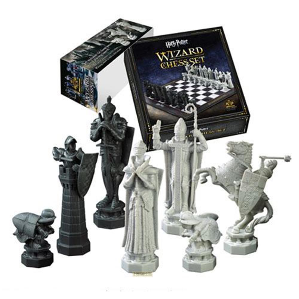 Piezas del ajedrez mágico de Harry Potter, blancas y negras, con caja.
