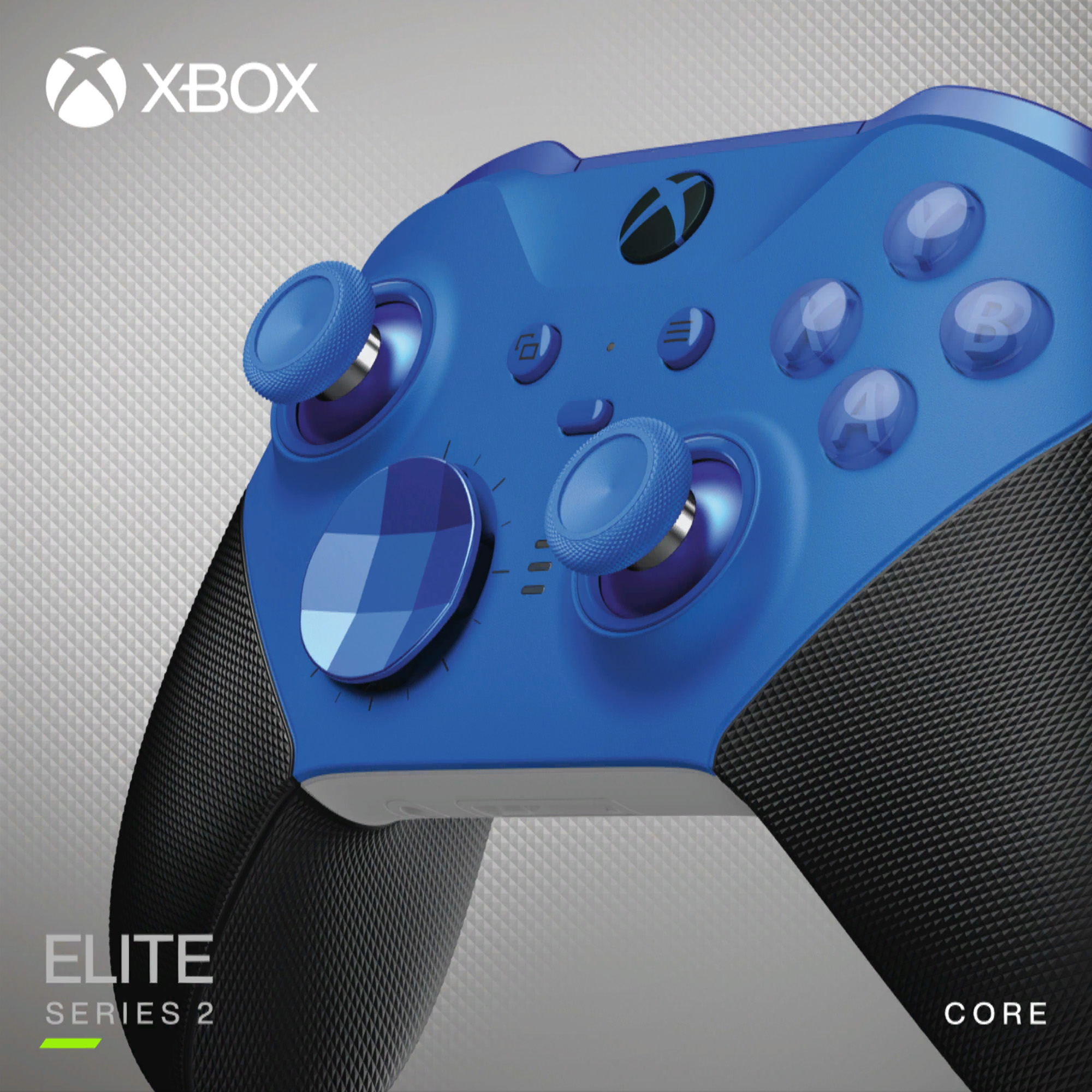 Un controlador Xbox Elite Series 2 Core azul con agarres negros sobre fondo gris.