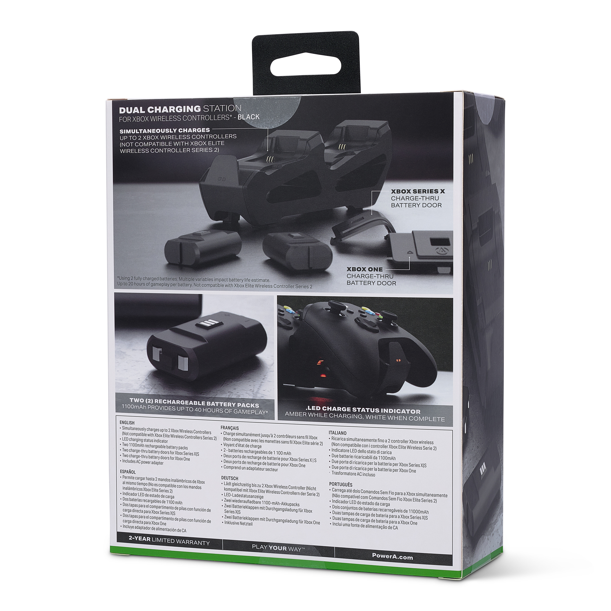 Verpackung einer schwarzen Xbox Dual Charging Station mit Zubehör und Anleitungen.